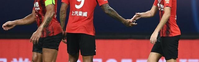 德甲-多特补时争议绝杀拜仁，终结对手11连胜登顶引热议